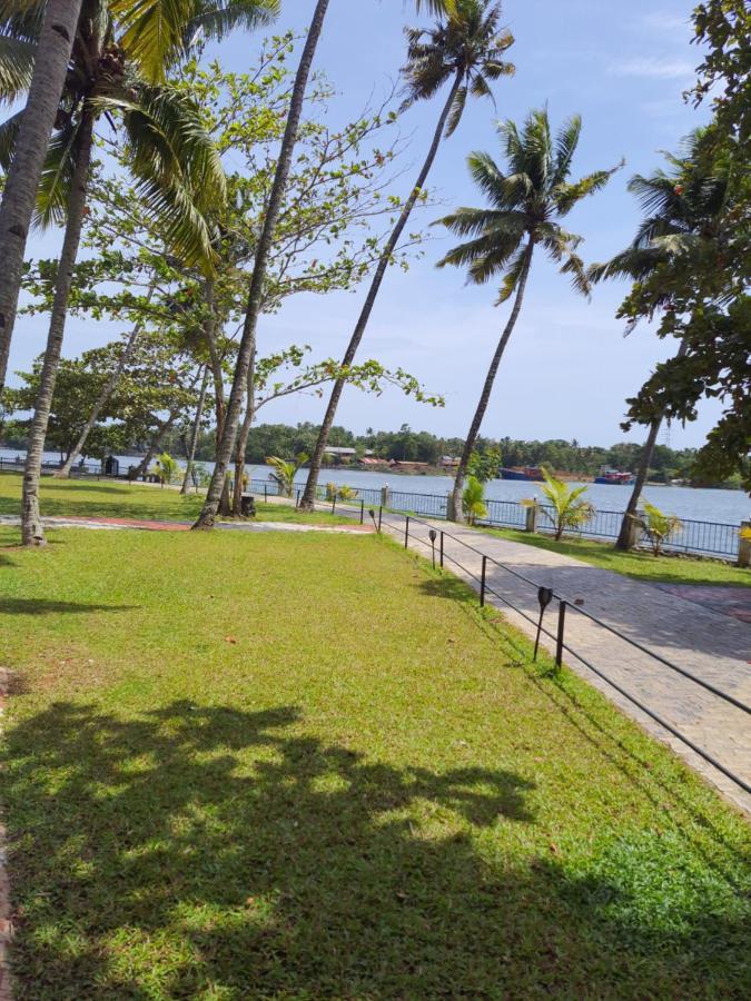 Ripples Service Villas Kollam Exteriér fotografie