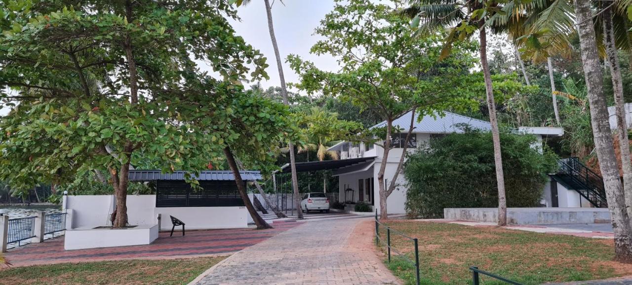 Ripples Service Villas Kollam Exteriér fotografie